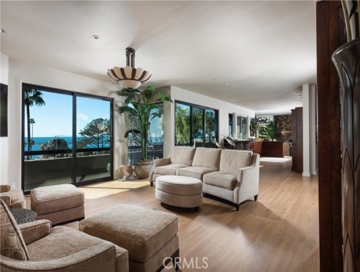 4 Bed Home to Rent in Corona del Mar, California