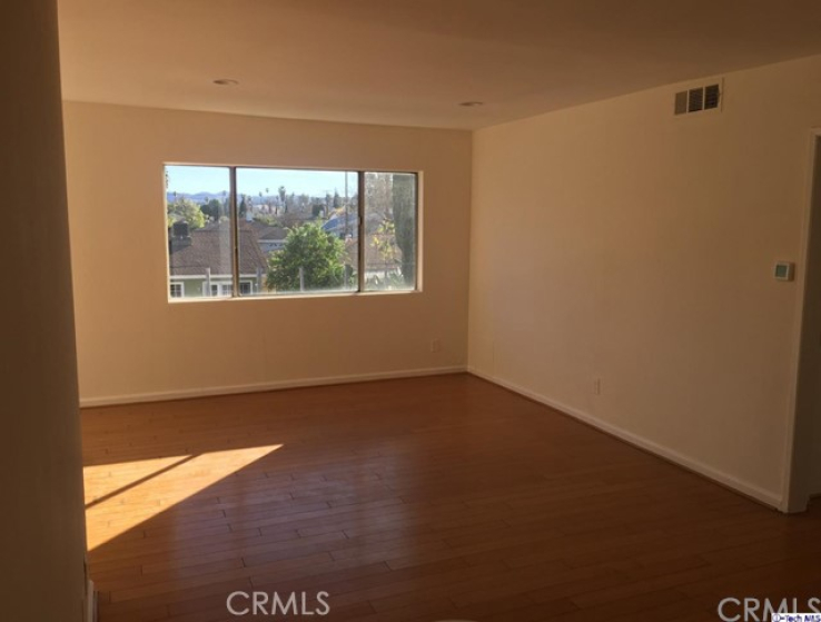 2 Bed Home to Rent in Winnetka, California