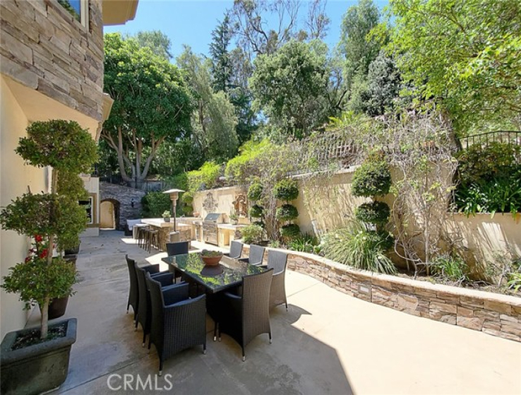 7 Bed Home for Sale in Studio City, California