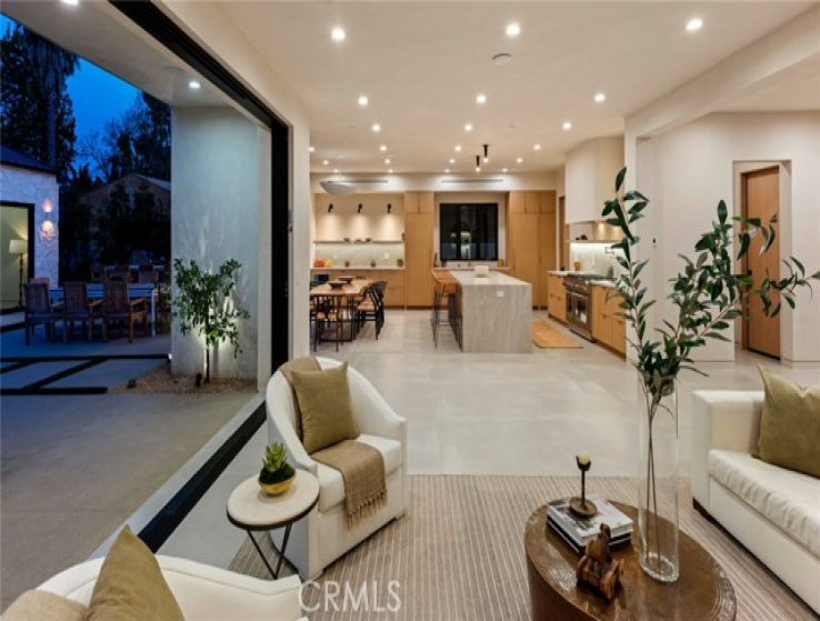 5 Bed Home for Sale in Studio City, California