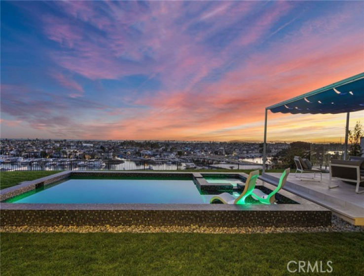 6 Bed Home to Rent in Corona del Mar, California