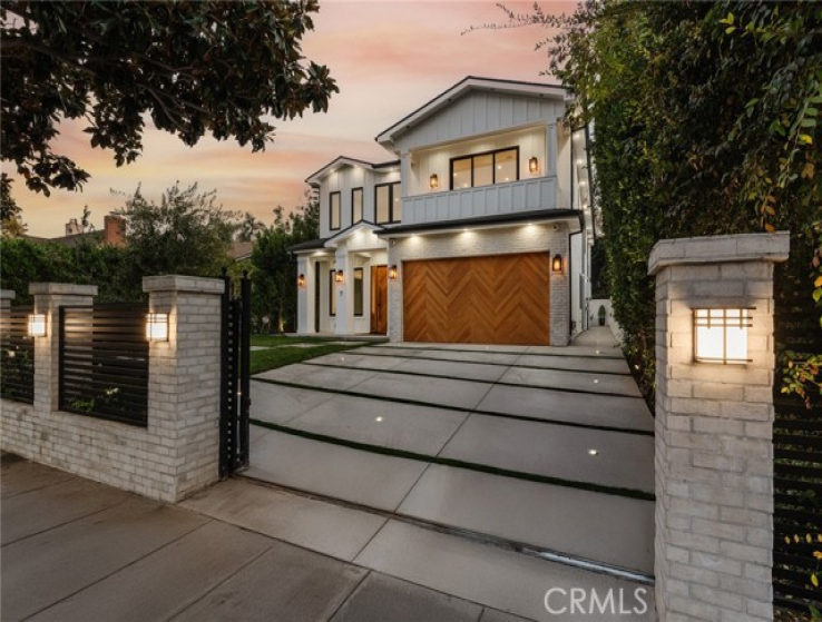 6 Bed Home for Sale in Studio City, California