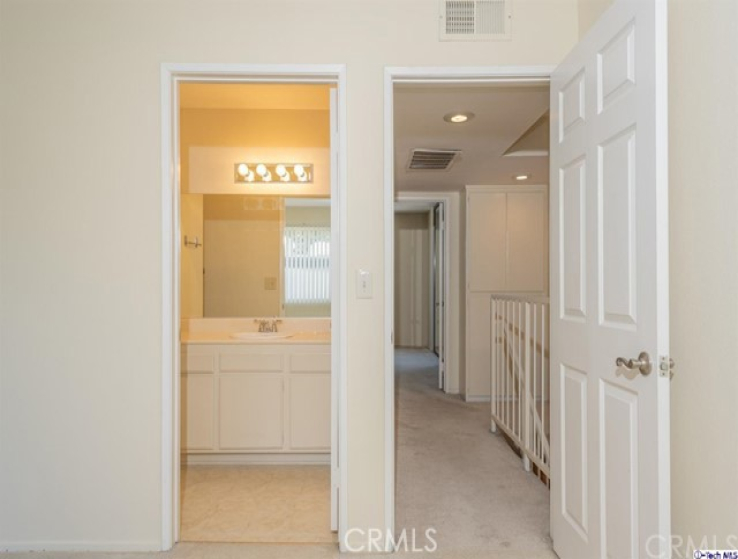 2 Bed Home to Rent in Studio City, California