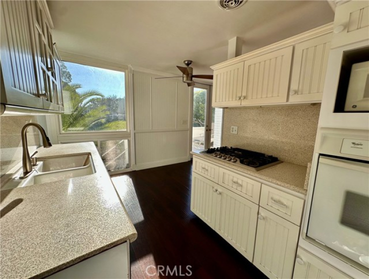 2 Bed Home to Rent in Corona del Mar, California