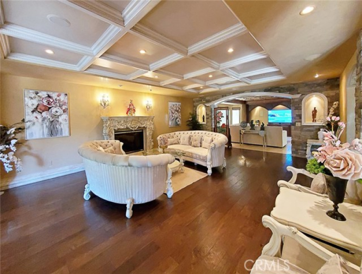 7 Bed Home for Sale in Studio City, California