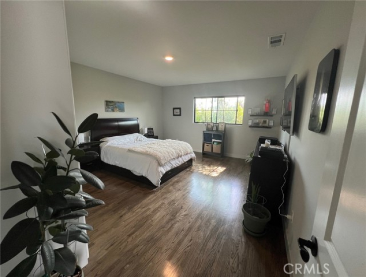 5 Bed Home for Sale in Los Angeles, California