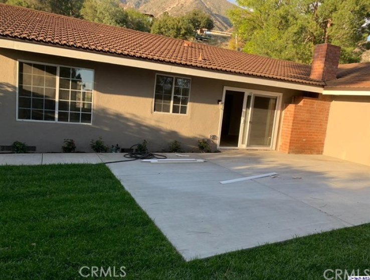 3 Bed Home to Rent in La Crescenta, California