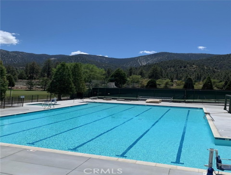 5 Bed Home to Rent in Pine Mountain Club, California