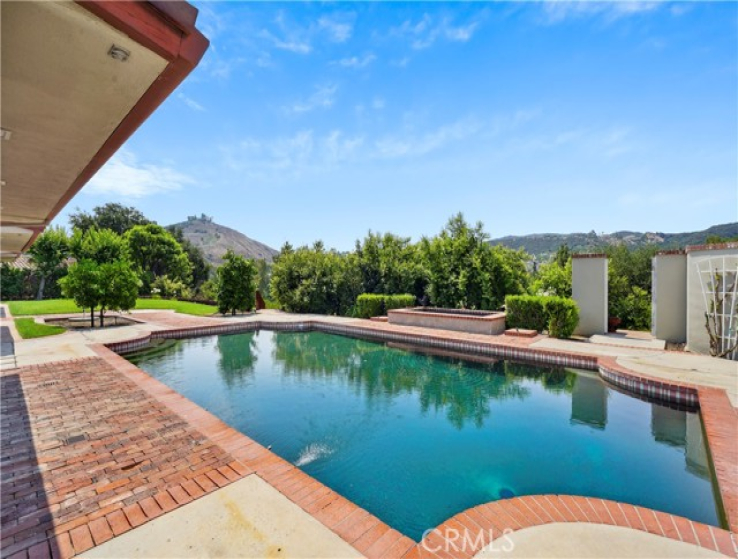 5 Bed Home to Rent in Calabasas, California