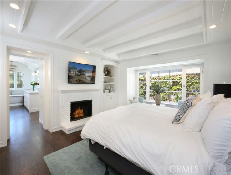 3 Bed Home to Rent in Corona del Mar, California