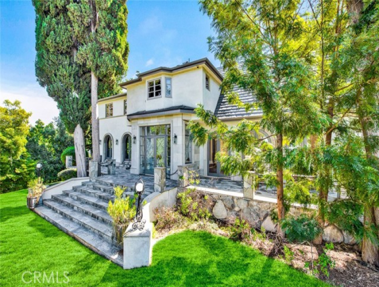 5 Bed Home for Sale in Studio City, California