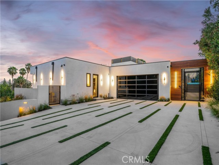 5 Bed Home for Sale in Los Angeles, California