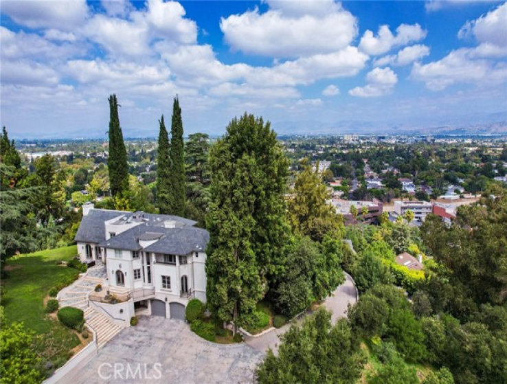 5 Bed Home for Sale in Studio City, California