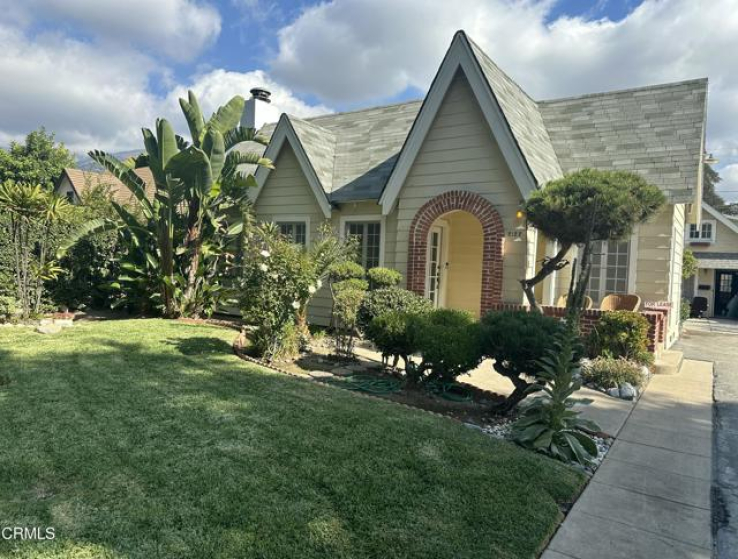 3 Bed Home to Rent in Altadena, California