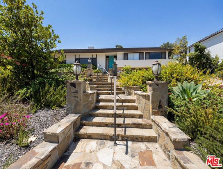 5 Bed Home for Sale in Pacific Palisades, California