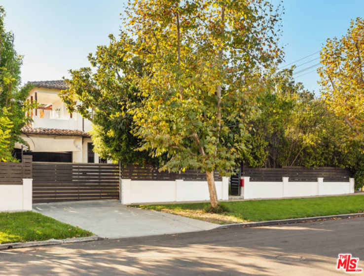 4 Bed Home for Sale in Los Angeles, California