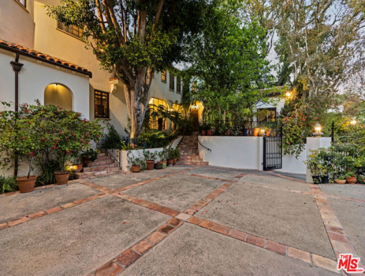 5 Bed Home for Sale in Beverly Hills, California