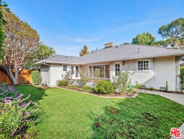 3 Bed Home to Rent in Studio City, California