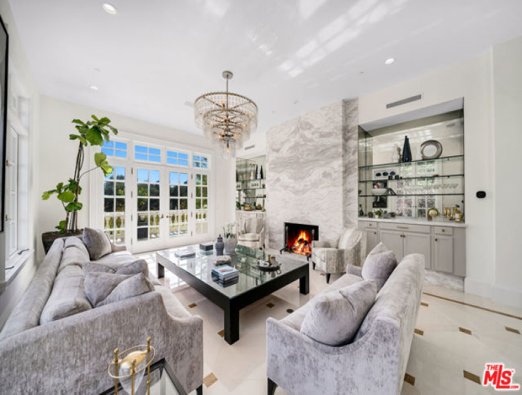 6 Bed Home to Rent in Beverly Hills, California