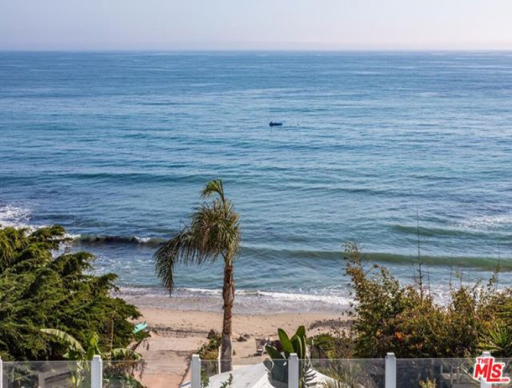 5 Bed Home to Rent in Malibu, California