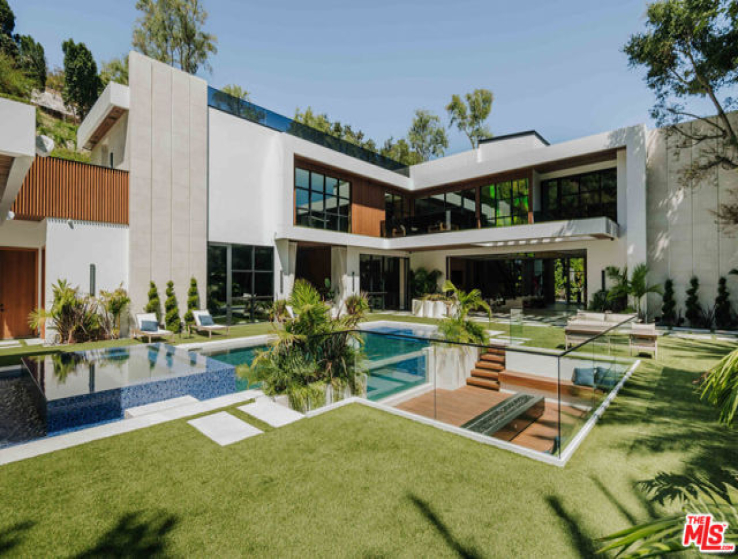 7 Bed Home for Sale in Los Angeles, California