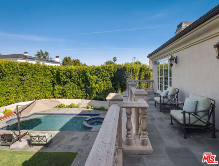 6 Bed Home for Sale in Los Angeles, California