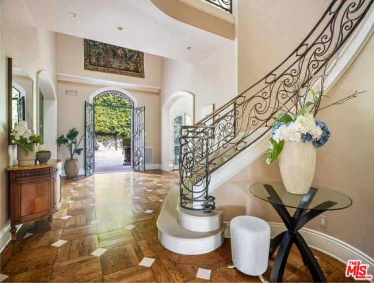 7 Bed Home for Sale in Los Angeles, California