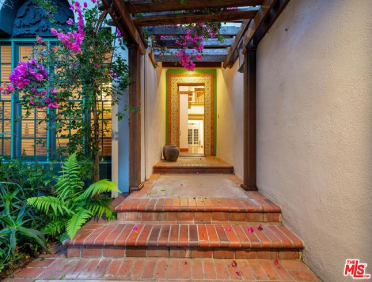 5 Bed Home for Sale in Santa Monica, California