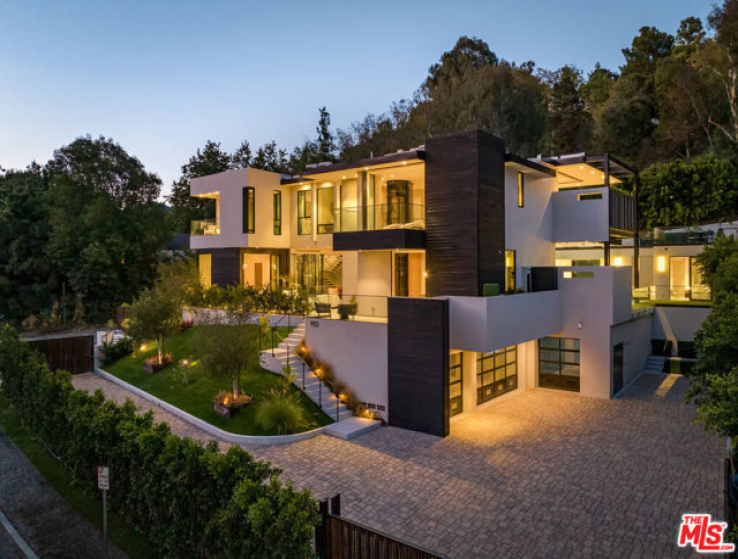 7 Bed Home for Sale in Los Angeles, California