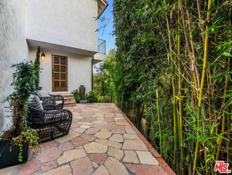 5 Bed Home for Sale in Studio City, California