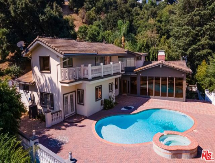 5 Bed Home for Sale in Los Angeles, California