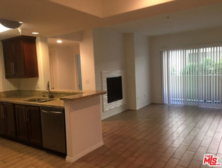 2 Bed Home to Rent in Valley Village, California