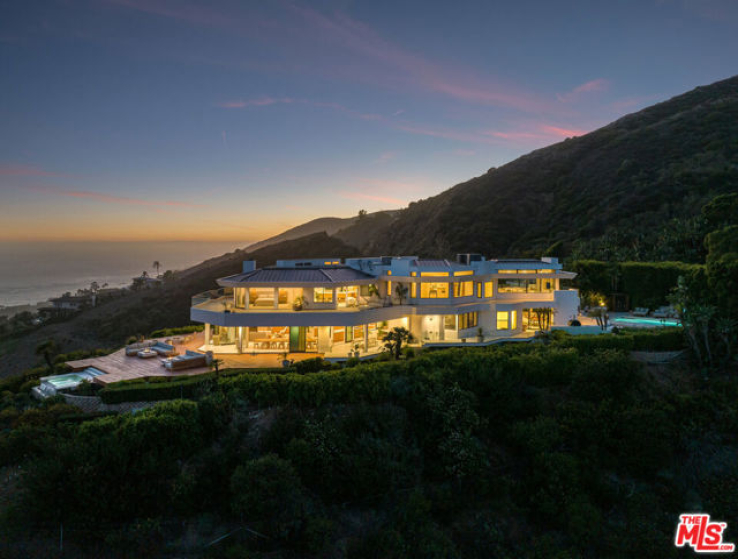 6 Bed Home for Sale in Malibu, California