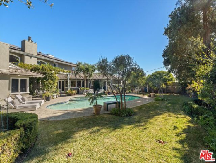 6 Bed Home for Sale in Los Angeles, California