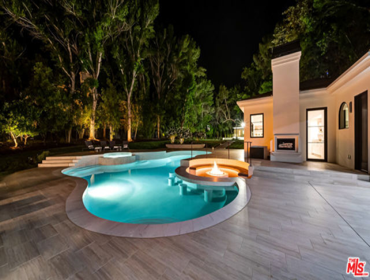 7 Bed Home for Sale in Calabasas, California