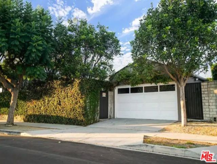 3 Bed Home to Rent in Los Angeles, California