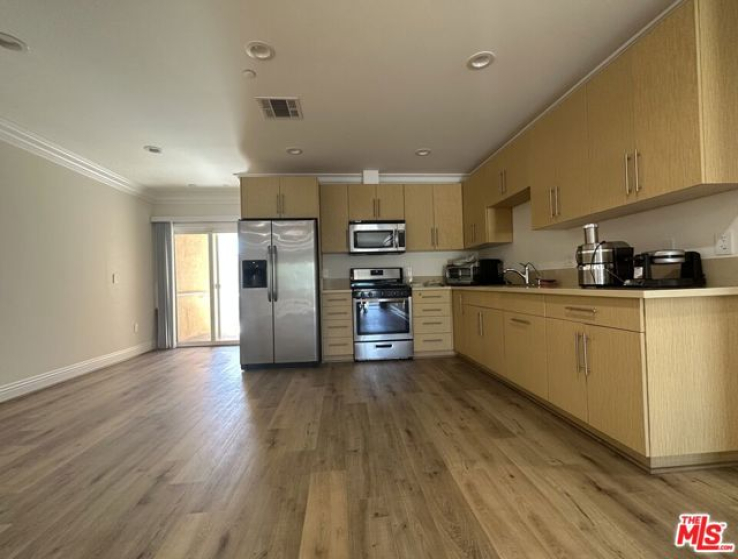 4 Bed Home to Rent in North Hollywood, California