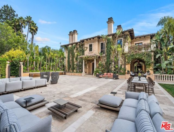 8 Bed Home to Rent in Beverly Hills, California