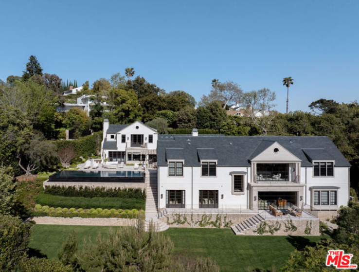 7 Bed Home for Sale in Los Angeles, California