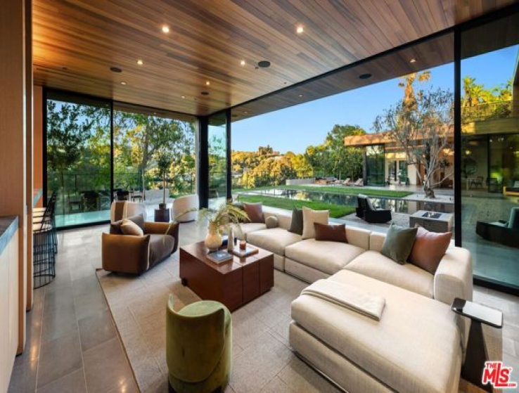 6 Bed Home for Sale in Beverly Hills, California