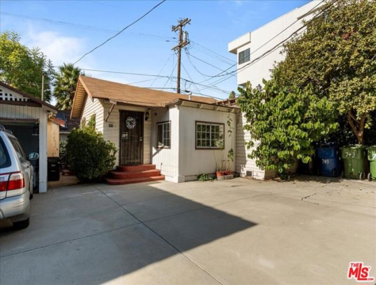  Income Home for Sale in Los Angeles, California