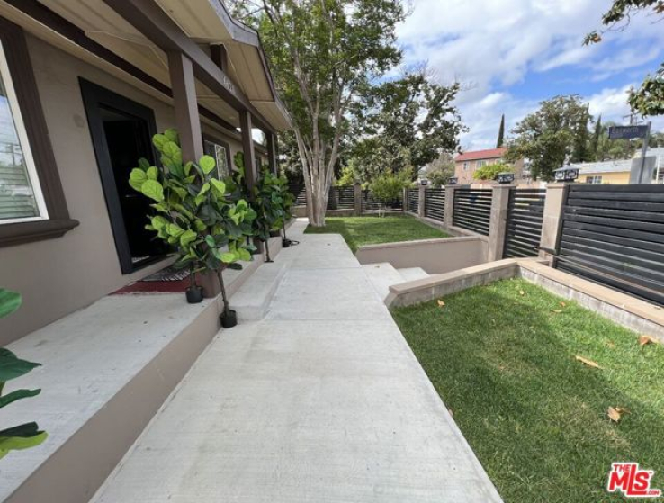 3 Bed Home to Rent in North Hollywood, California