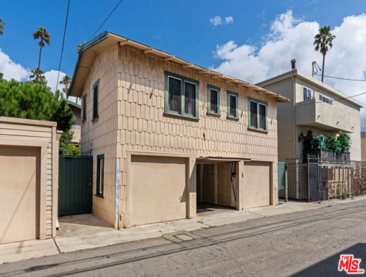 4 Bed Home for Sale in Santa Monica, California