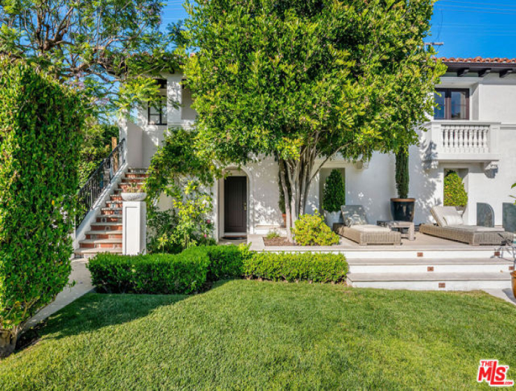 7 Bed Home to Rent in Beverly Hills, California