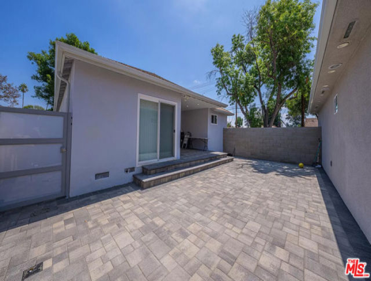 6 Bed Home to Rent in Van Nuys, California