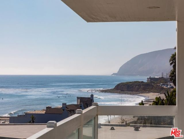 5 Bed Home to Rent in Malibu, California