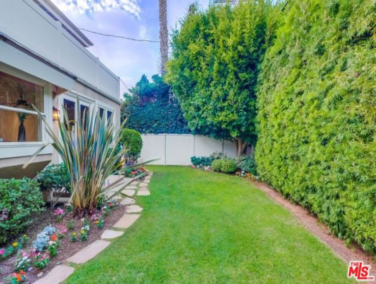 5 Bed Home for Sale in Los Angeles, California