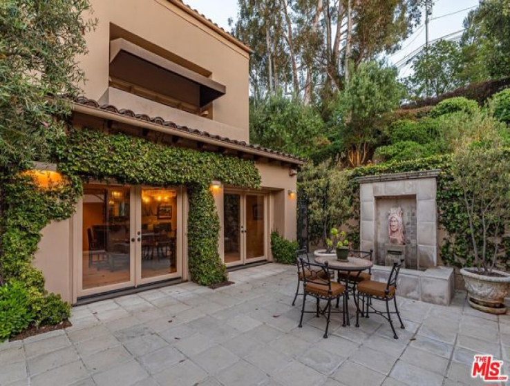 8 Bed Home for Sale in Los Angeles, California