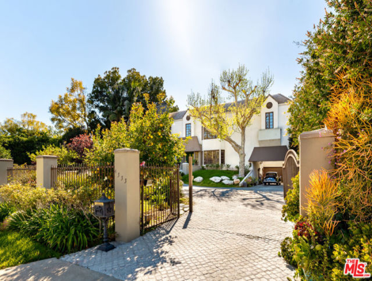 7 Bed Home for Sale in Toluca Lake, California