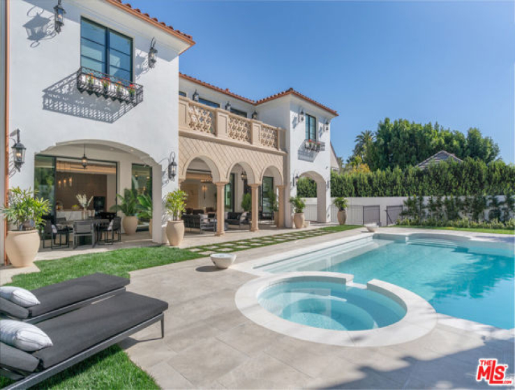 7 Bed Home to Rent in Beverly Hills, California